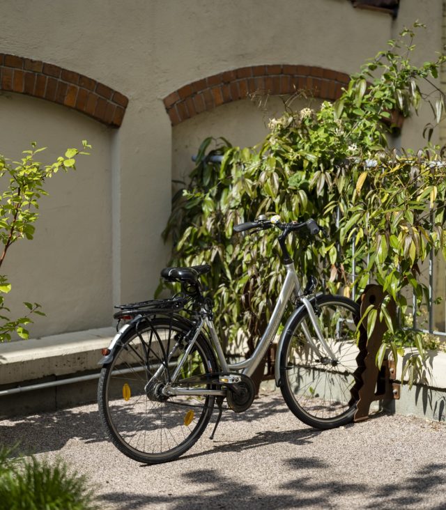parking a vélo au CIARUS dans une cour intérieure