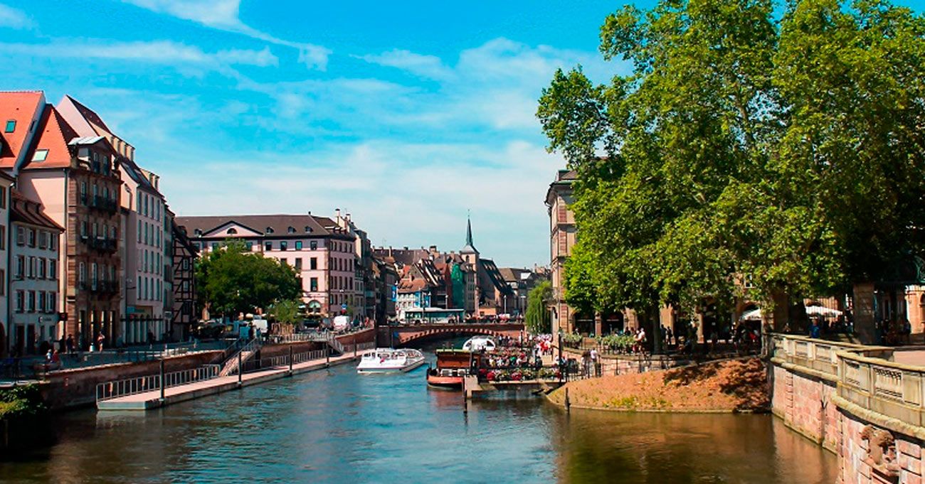 Quais de Strasbourg bateau mouche