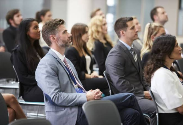 Participants réunis lors d’un séminaire