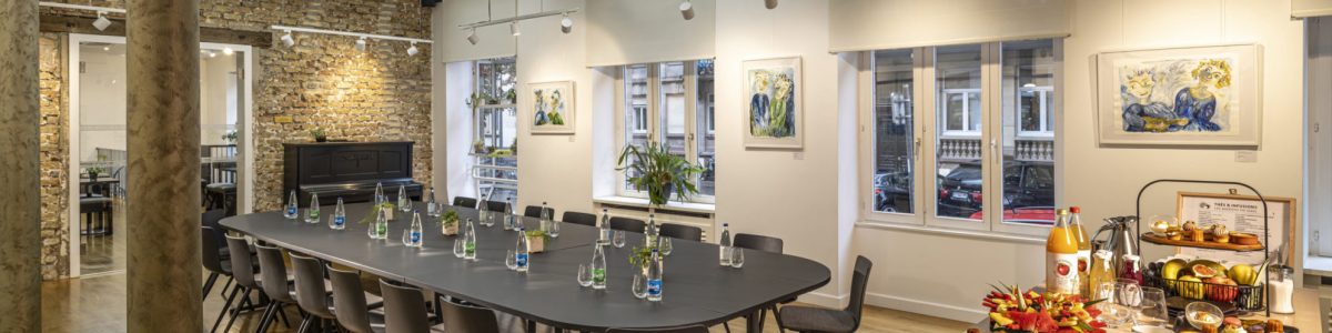 photo d'une salle en style présidentiel avec la pause